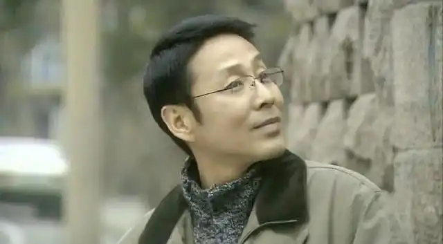 陈道明旧照曝光这个大叔有点调皮有点帅