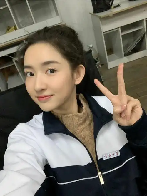 还是王玉雯青春活泼更适合《少年派》的小琪