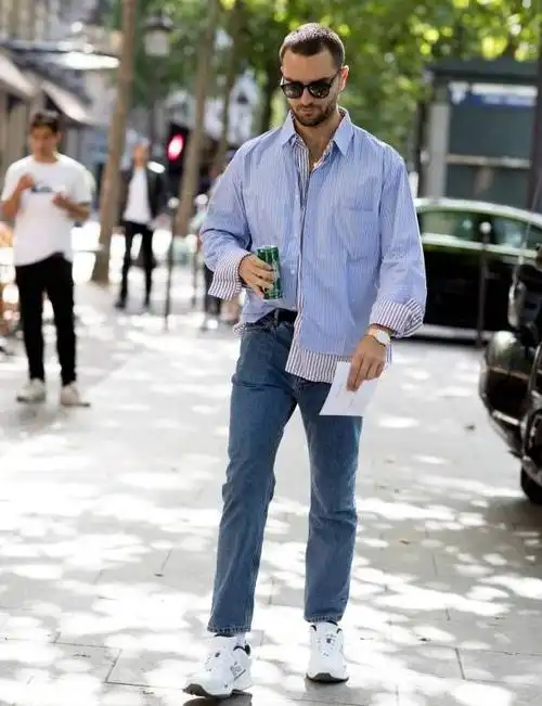 蓝白条纹衬衫-男装潮搭配