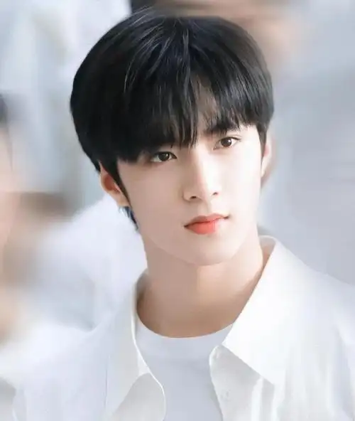 刘耀文私底下也太善良了,不仅照顾小演员,还全程用重庆话陪聊天