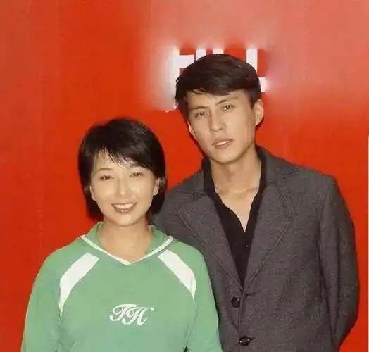 靳东:英雄难过美人关,与江珊在一起5年,最终迎娶了