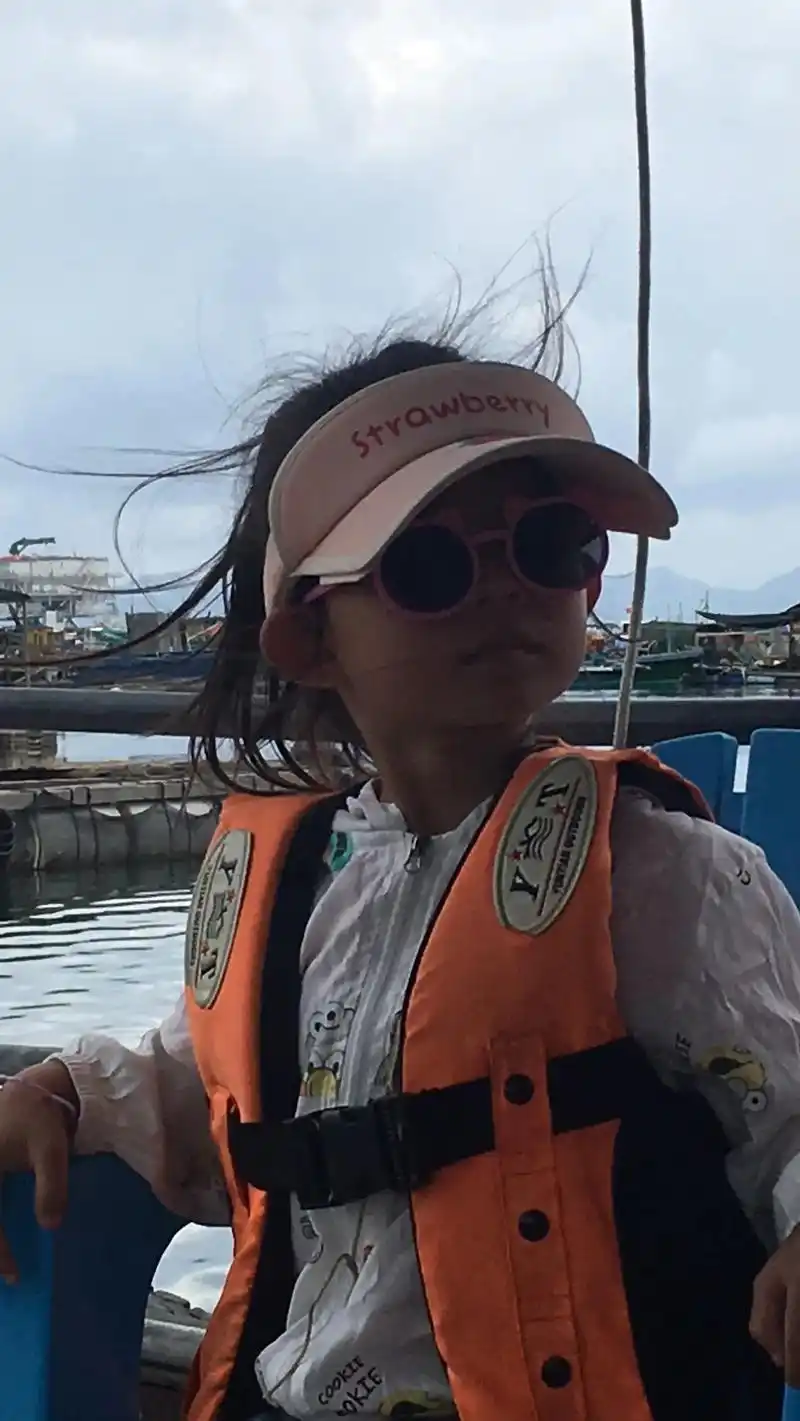 妹妹.好爱妹妹 好好看#超有镜头感的小女孩 以后她长大之后会 - 抖音