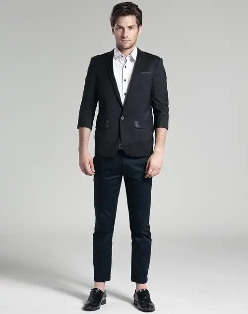 黑色帅气百搭七分袖西装