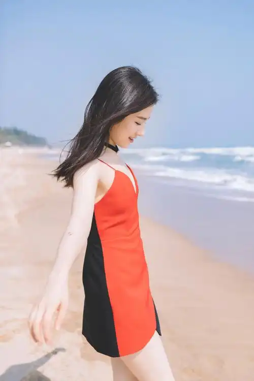 李兰迪灵动优雅海边写真图片