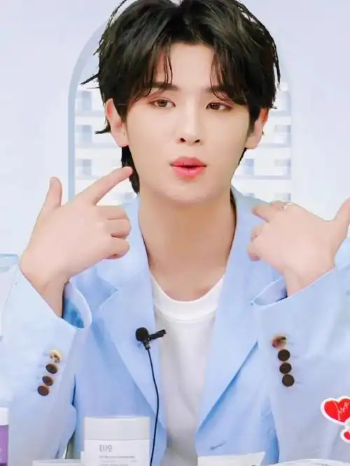 今晚的黄明昊帅晕我