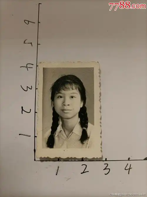 80年代女士证件照