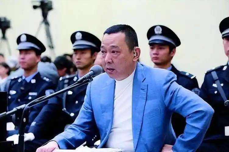 《狂飙》原型刘汉,染指12位女星,一餐上百万,死刑前痛哭不已_生活