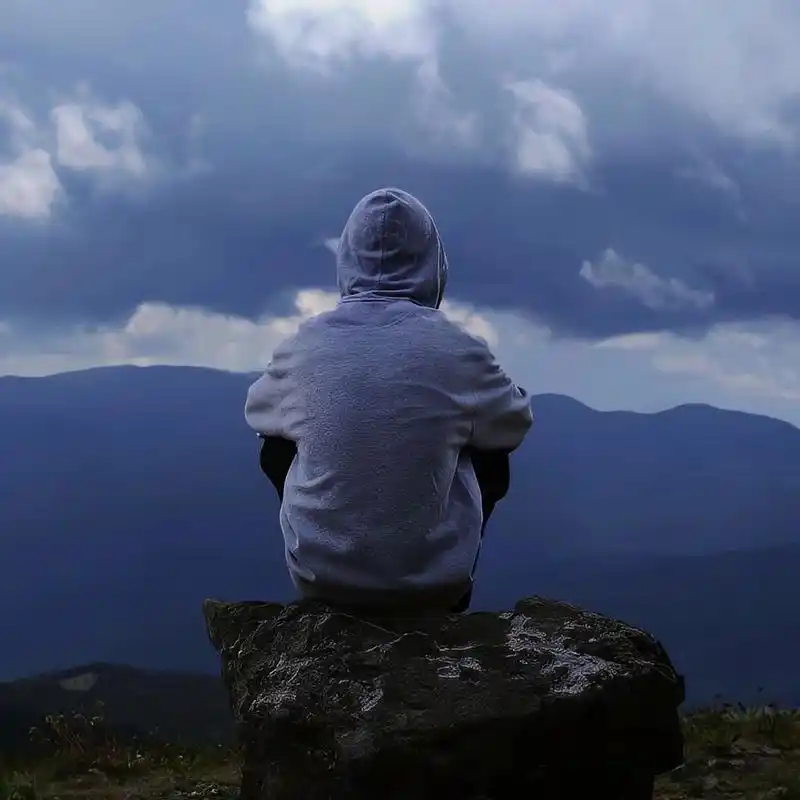 孤独感瞬间爆棚的头像 孤独,走的远远的,我一个人去流浪( 0761︵