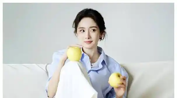 杨幂采访赢得好评,自我剖析演技问题,闺蜜误事成抢手话题_明月_晚会