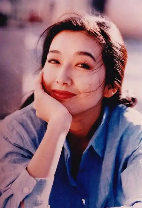 江珊,就这样错过了靳东,午夜梦回时她是否后悔过?