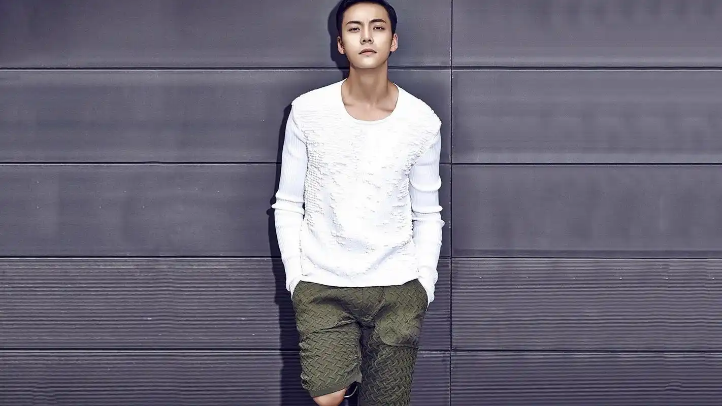 帅气陈伟霆高清壁纸_有男人味的陈伟霆