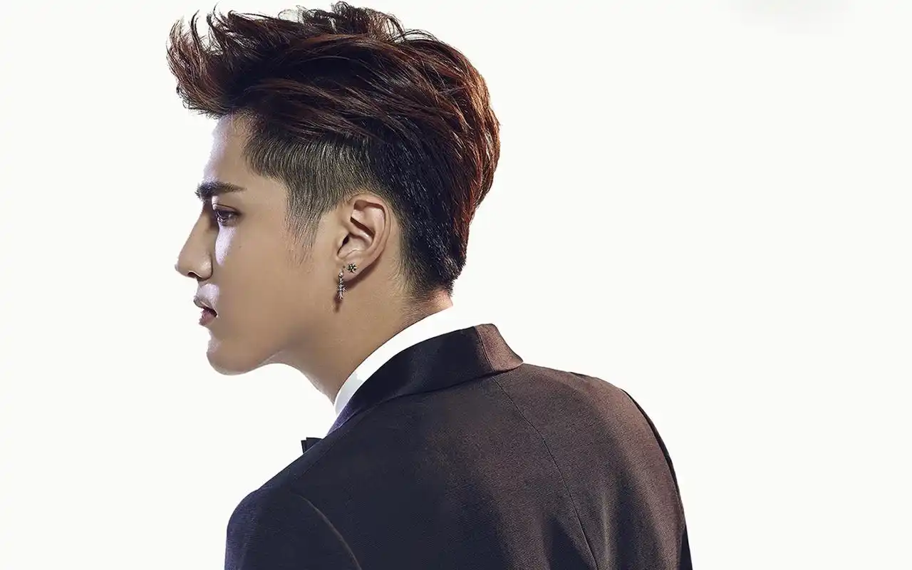 吴亦凡帅气侧脸写真图片壁纸