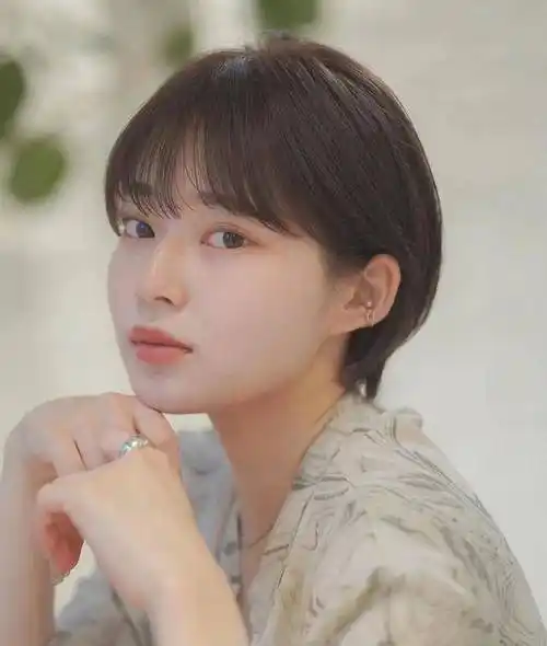 日系秋冬中短发发型,时尚优雅,在寒冷的秋冬依然美丽_日式_个性_层次