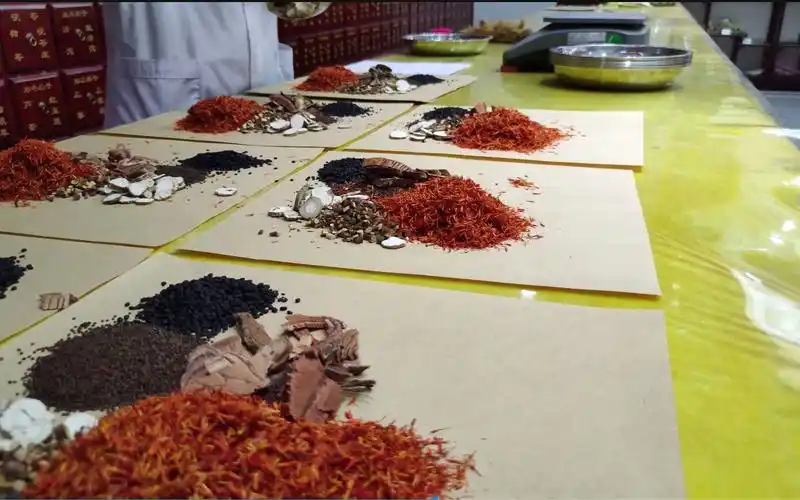 【医学素材】【中药】中药房抓中药特写镜头