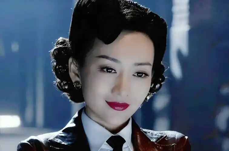 王鸥当模特时,爱上了比他大很多,爱喝酒的老梁.