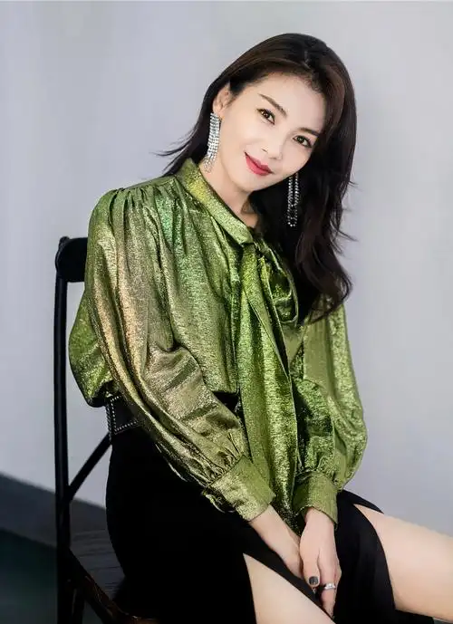 披荆斩棘的哥哥首公演上线见证人刘涛加盟酷飒出场氛围感十足