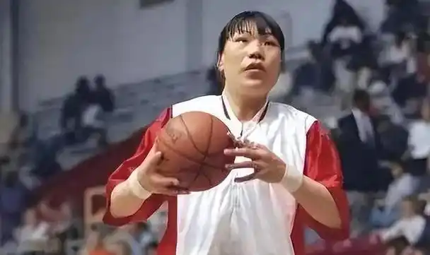 纪实世界第一女巨人来自中国安徽穿78码鞋子一顿吃6碗炒面