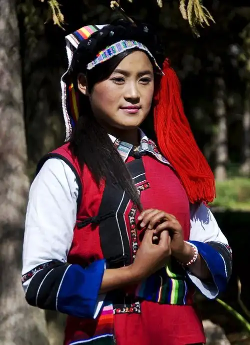 怒族美女图片 少数民族服饰图片