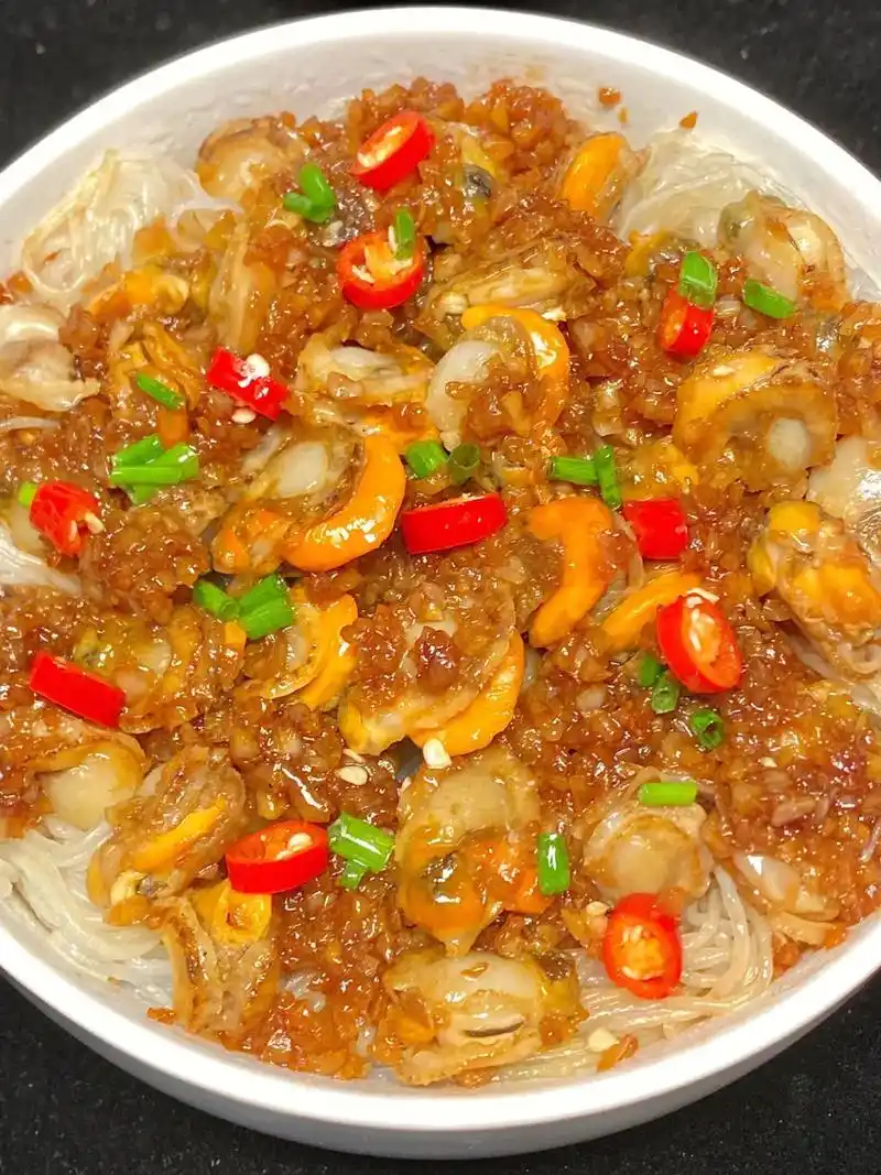 好吃到舔盘!蒜蓉粉丝蒸扇贝.#在家做美食 #妈呀太香了 #深 - 抖音