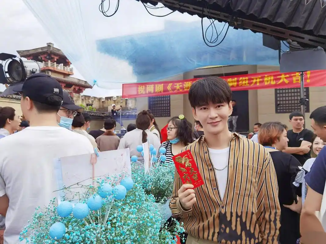 电视剧《天涯客》,住冰山食冰雪,吾当归何处?初次见面,我是叶白衣.