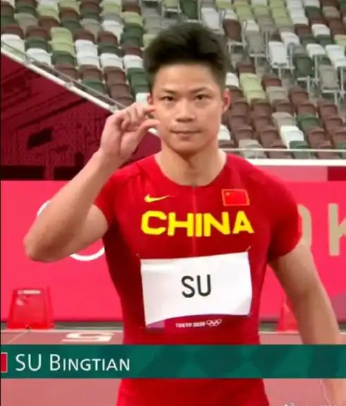 苏炳添9秒83前做霸气手势,博尔特曾做同一手势破世界纪录_腾讯新闻