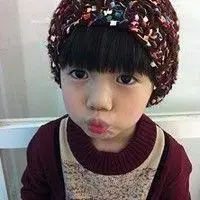 微信头像可爱小孩的图片 微信头像可爱萌小孩欧美可爱小孩捂脸头像_谁