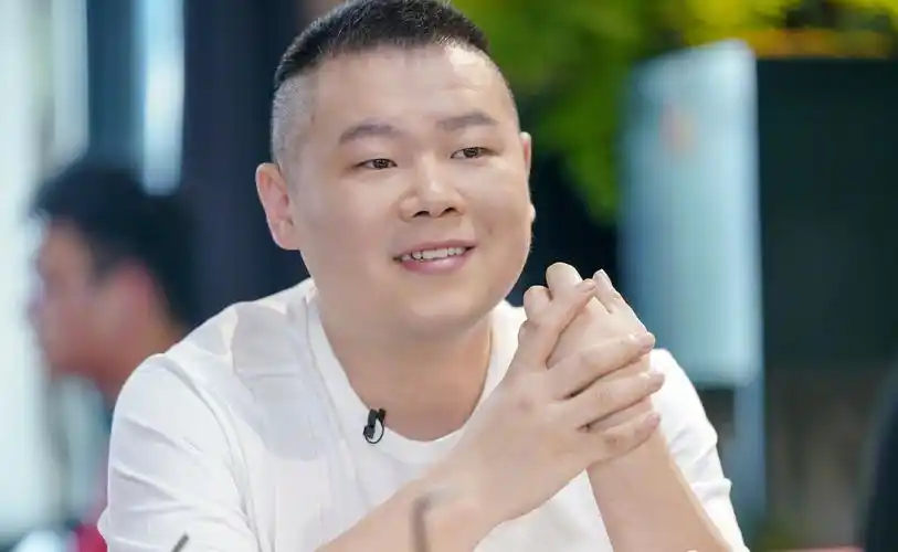 岳云鹏承诺粉丝中的医务人员,疫情结束"想听啥演啥"