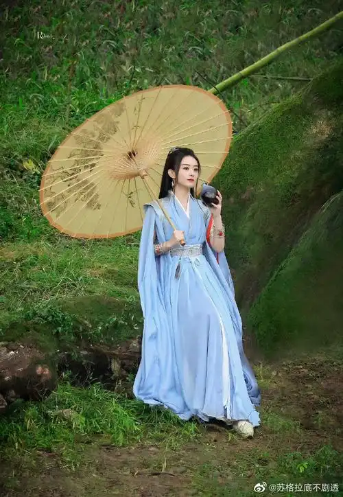 赵丽颖与凤行撑伞喝酒路透##赵丽颖与凤行撑伞喝酒饭拍