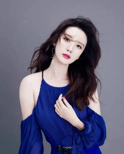 环球小姐中国区冠军张萌,美貌如仙如画