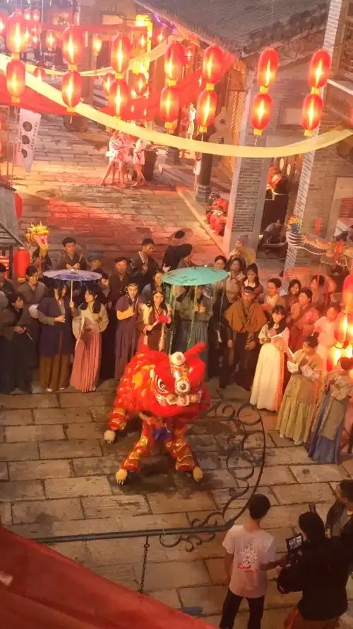 剧组拍戏现场,古装戏里的群众演员