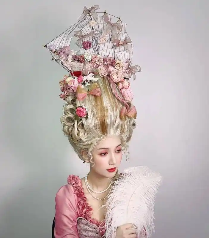 看完玛丽皇后看洛丽塔的眼神,才知道现在的洛丽塔是多么的"平凡"_发型