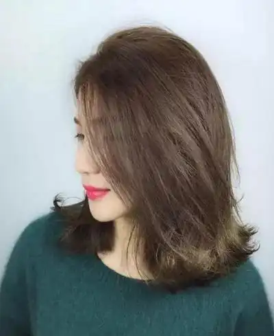 小脸头发少妹子适合的最新空气烫短发发型