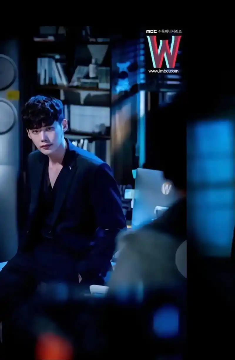 哈哈,好帅好帅99 #李钟硕 #w两个世界 #这谁顶得住啊 - 抖音