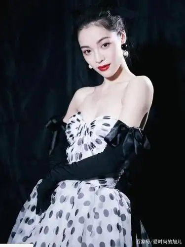 钟楚曦红毯造型太美丽,艳压baby被评为"最耐看",网友大呼养眼