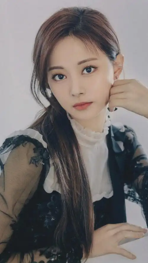 19年世界首美的周子瑜颜值真是好可,越看越很好看!