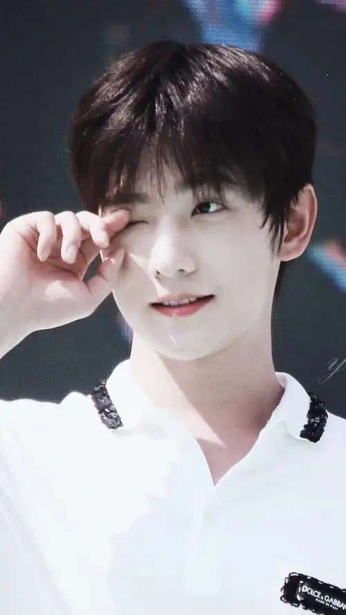 杨洋有哪些笑得特别干净好看的照片?