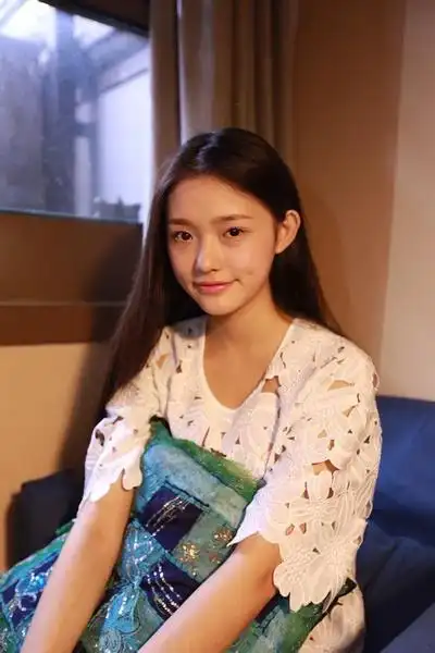 林允童年照曝光 成长变化惊人陷整容疑云(图)