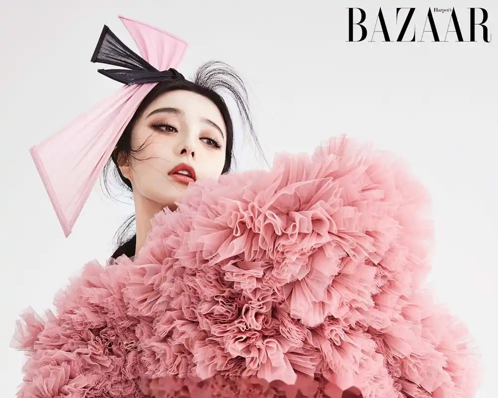 中国女演员范冰冰,登上越南版《时尚芭莎》2020年1月刊封面,如明珠般