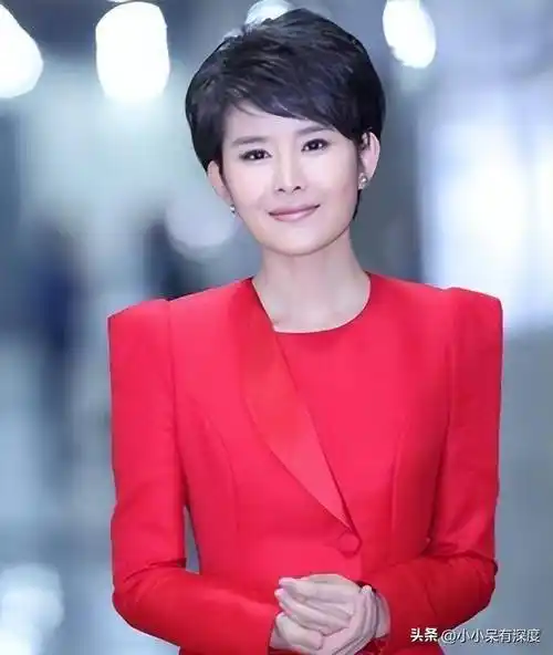 女主持人王宁近照,漂亮有气质!网友:王宁,才是目前央视一姐!