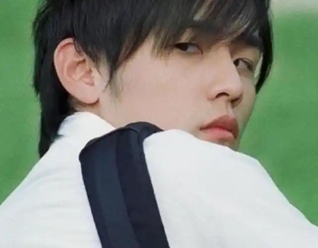 周杰伦自拍引热议刮完胡子后确实不一样请问大家满意吗