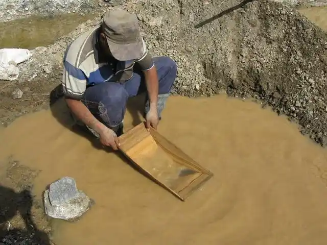 无人区的淘金人,人人揣着"狗头金"的梦