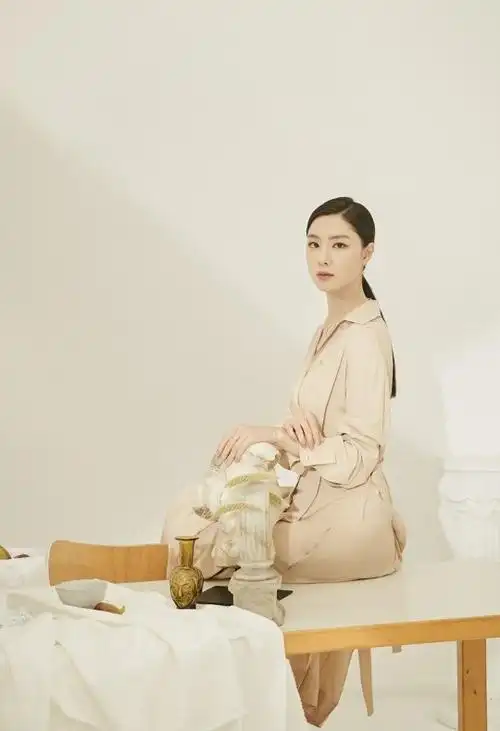 徐智慧公开充满知性魅力的写真 潇洒的女性的气氛