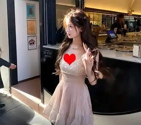 王思聪新女友官宣恋情,称喜欢他的幽默,前女友小羽直播发泄不满