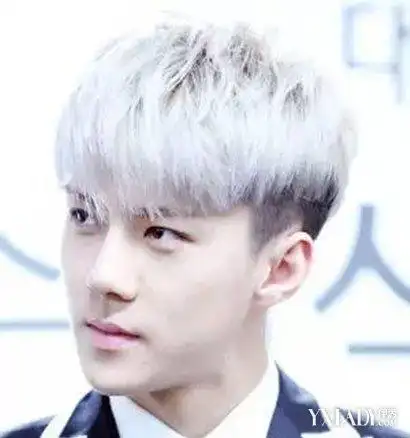 男士发型短发铲两边弧形刘海打造气质暖男