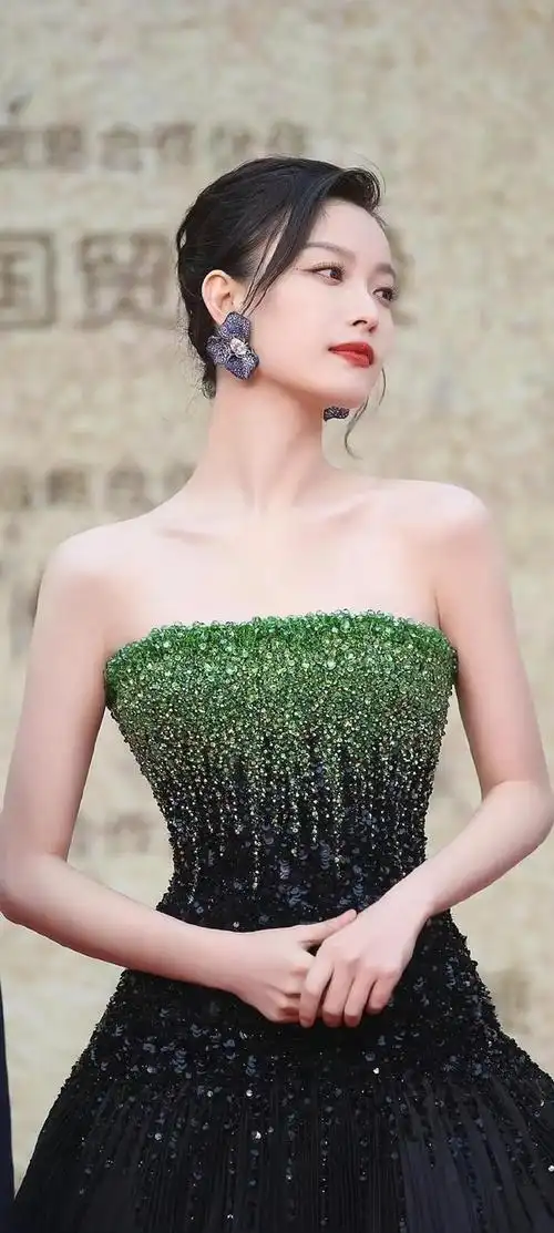 倪妮#67#娱乐#67#娱评大赏#67#壁纸#67#无水印高清手机壁纸