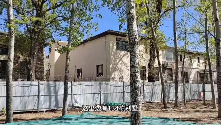 这里就是女明星赵丽颖居住的价值上亿的位于北京朝阳区的别墅豪宅