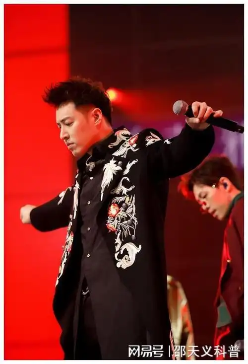 婚后4年,潘玮柏胖成小猪:差点认不出,旺仔可以找他代言了!