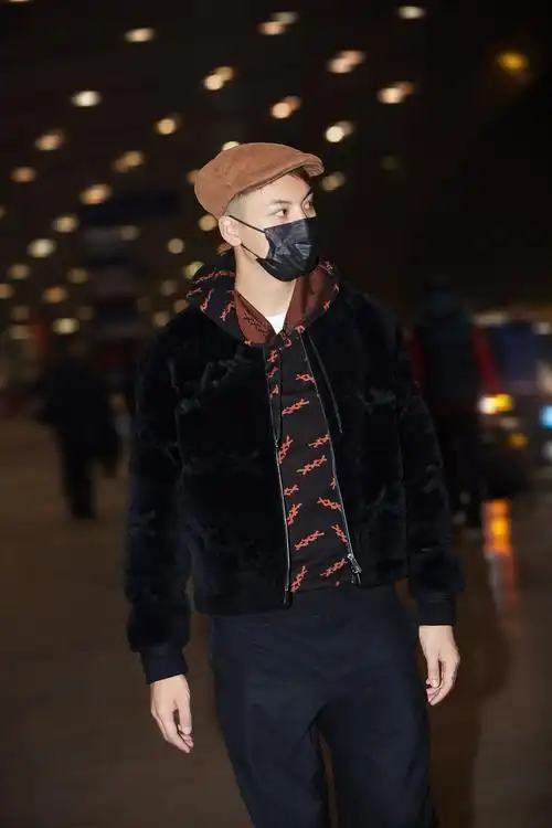 陈伟霆现身机场 网友:为挺霆的帅气势力低头