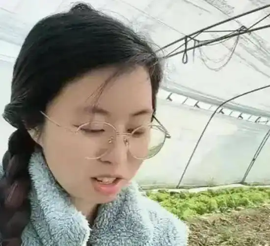 不忍了?郭威妻子怼网友言辞很犀利,被喊五一回去看许敏很不满