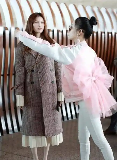 还是40岁李小璐懂得扮美!